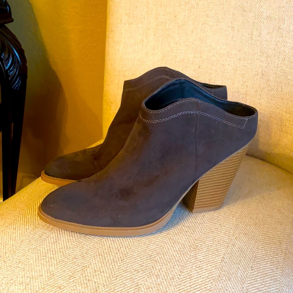 Dolce vita booties!